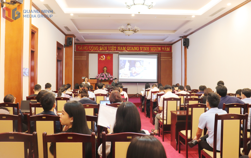 Quang cảnh buổi tập huấn. 