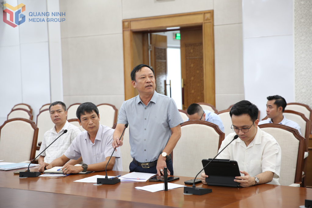 Đại diện các doanh nghiệp phát biểu tại cuộc họp.