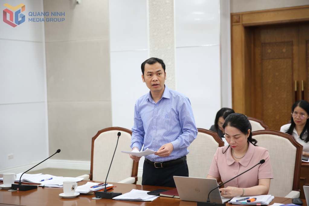 Đại diện các sở, ngành tham gia đóng góp ý kiến   tại cuộc họp.