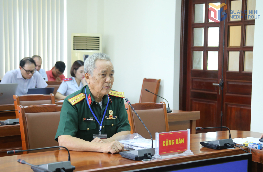 Các công dân nêu kiến nghị.