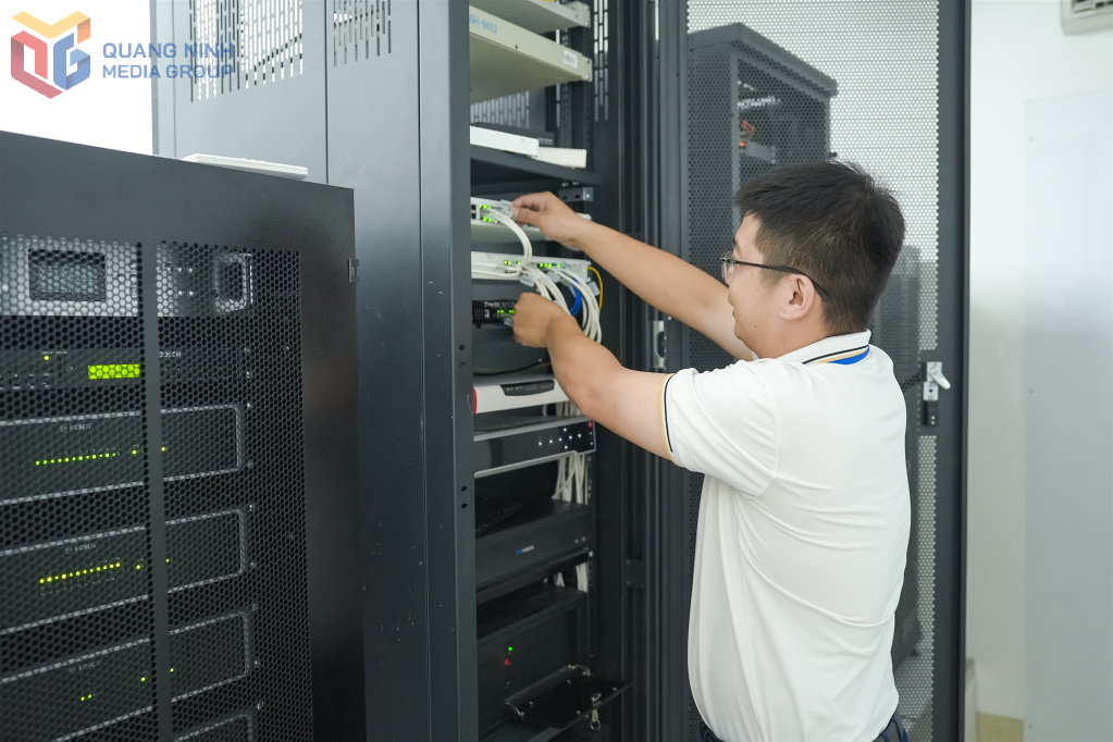CDC Quảng Ninh đã đầu tư cơ sở hạ tầng công nghệ thông tin đồng bộ phục vụ cho công tác truyền thông thay đổi nhận thức phòng chống dịch bệnh. Ảnh Công Sơn (CDC Quảng Ninh)