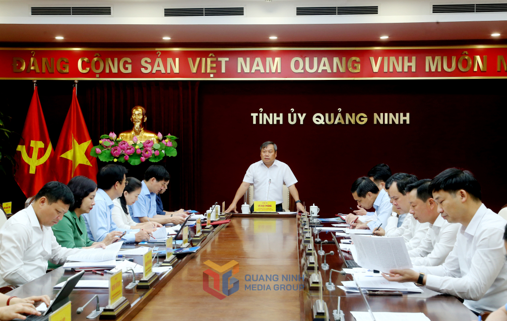 Đồng chí Vũ Đại Thắng, Ủy viên Trung ương Đảng, Bí thư Tỉnh ủy, Trưởng Đoàn ĐBQH tỉnh, kết luận cuộc họp.