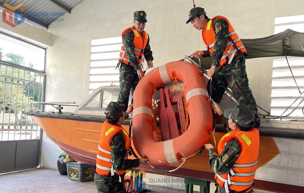CBCS Ban Chỉ huy PTKV 1 chuẩn bị phương tiện, thiết bị chủ động ứng phó mùa mưa bão 2025. Ảnh: Hoàng Anh