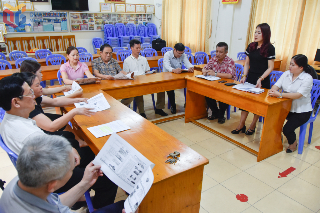 Hội LHPN phường Cẩm Phả tổ chức sinh hoạt CLB Bình đẳng giới, tuyên truyền Luật Hôn nhân và gia đình. Ảnh: Hoàng Giang