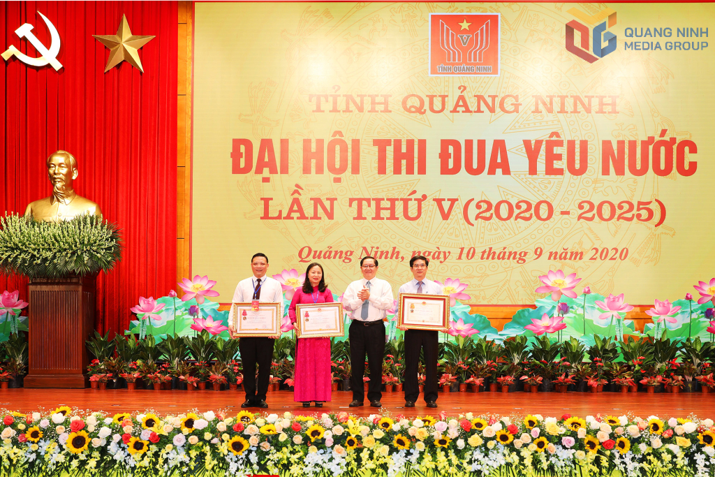 Sở Tư Pháp Quảng Ninh vinh dự đón nhận Huân chương Lao động hạng Ba năm 2020.