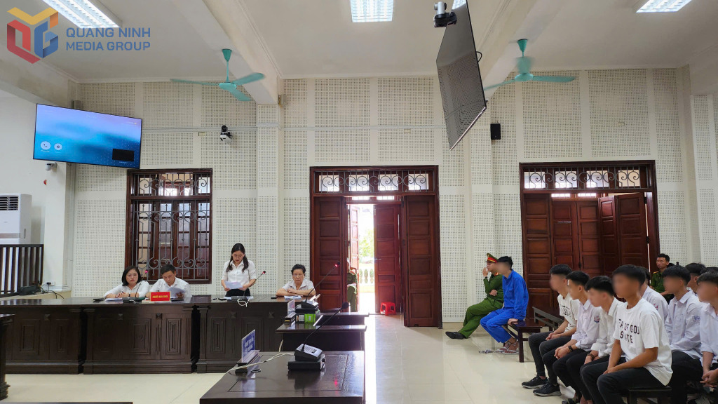 Trợ giúp viên pháp lý, Trung tâm Trợ giúp pháp lý nhà nước tỉnh tham gia tố tụng bào chữa cho các bị cáo trong vụ án hình sự xét xử tại TAND tỉnh (tháng 6/2025).