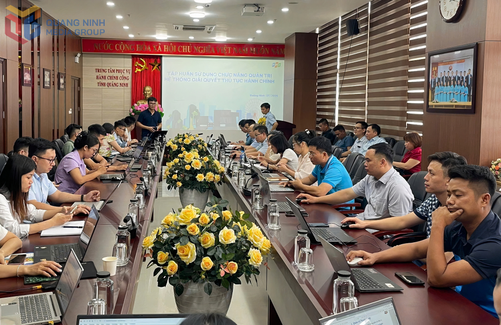 Trung tâm Phục vụ HCC tỉnh tổ chức tập huấn chuyên sâu dành các cán bộ tham gia giải quyết TTHC.