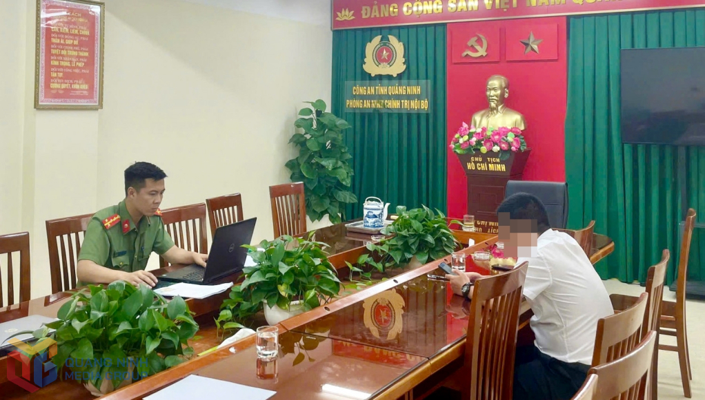 Phòng An ninh chính trị nội bộ lập biên bản xử phạt.