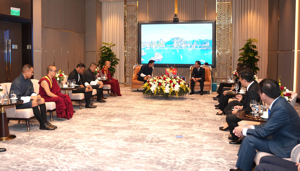 Quang cảnh buổi chào xã giao. 