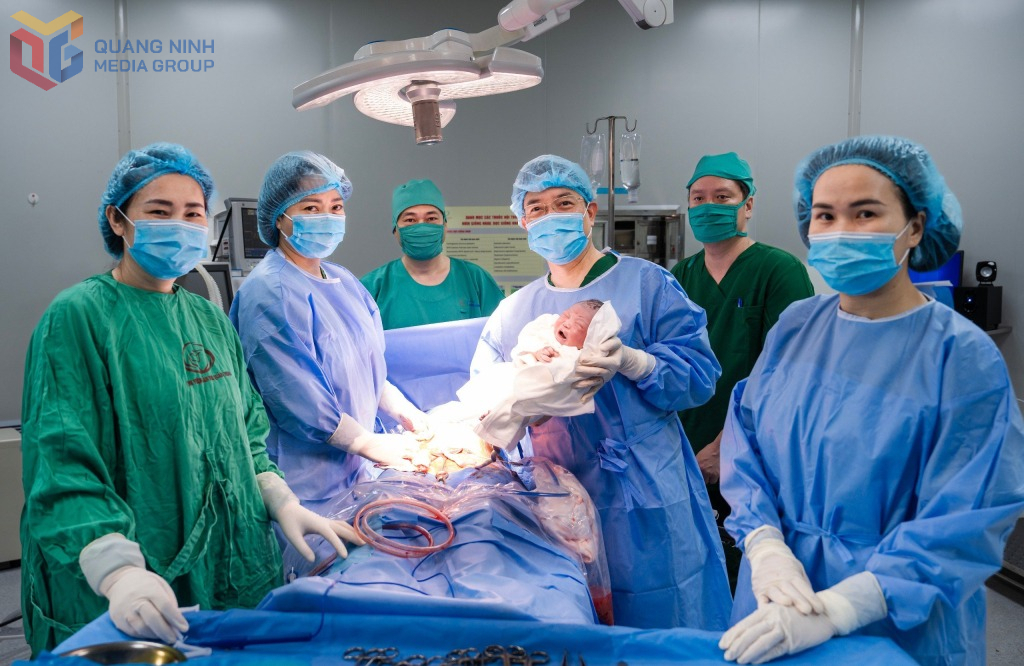Nhờ phương pháp IVF đã hiện thực hóa ước mơ làm cha mẹ cho nhiều cặp vợ chồng hiếm muộn (Ảnh: Bệnh viện cung cấp).