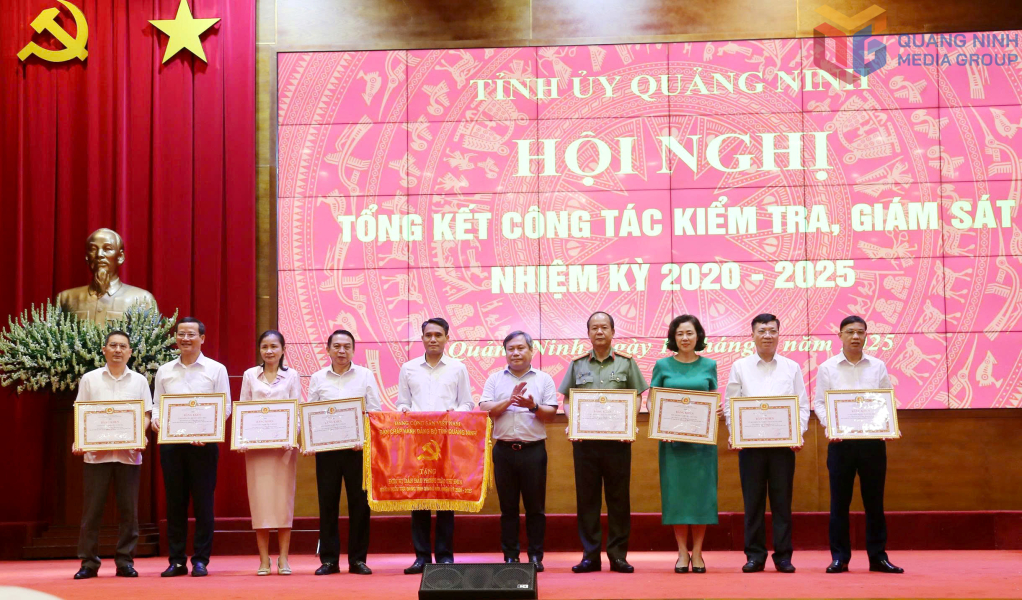 Ảnh với chú thích