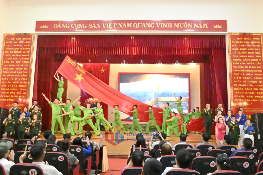 Chương trình đã mang đến nhiều tiết mục nghệ thuật đặc sắc. 