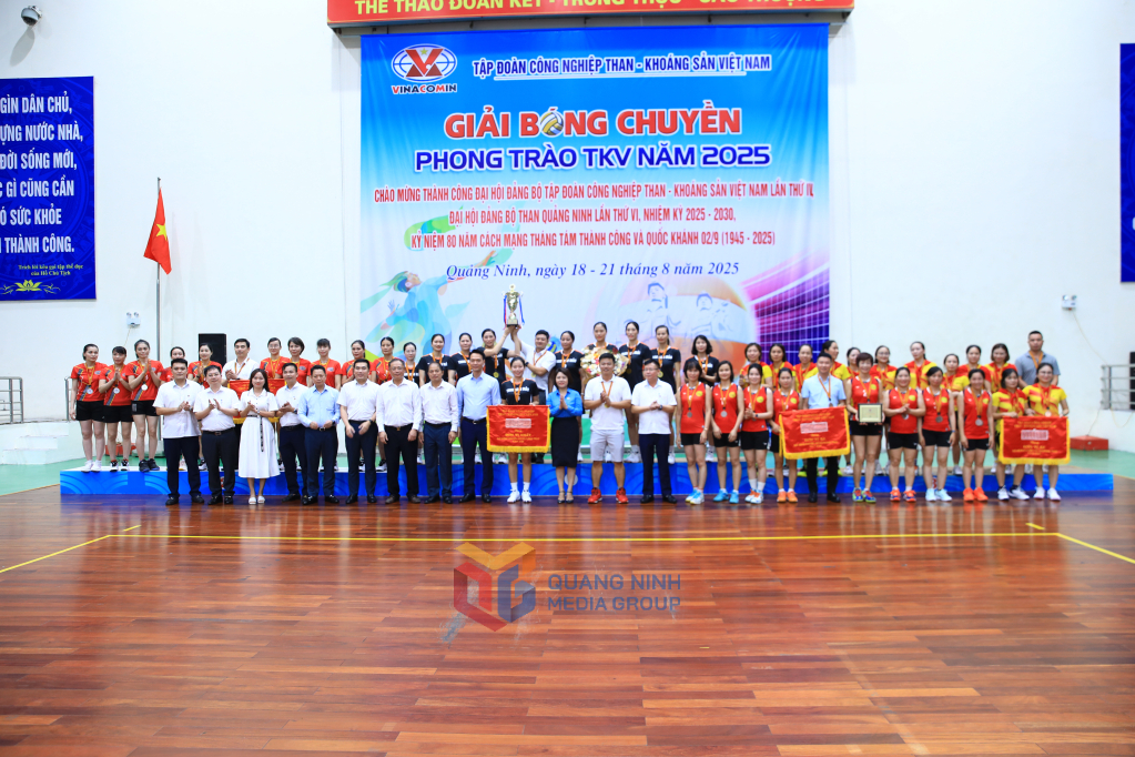 Giải nhất toàn đoàn, các bộ huy chương cho các đội ở nội dung bóng chuyền hơi nữ