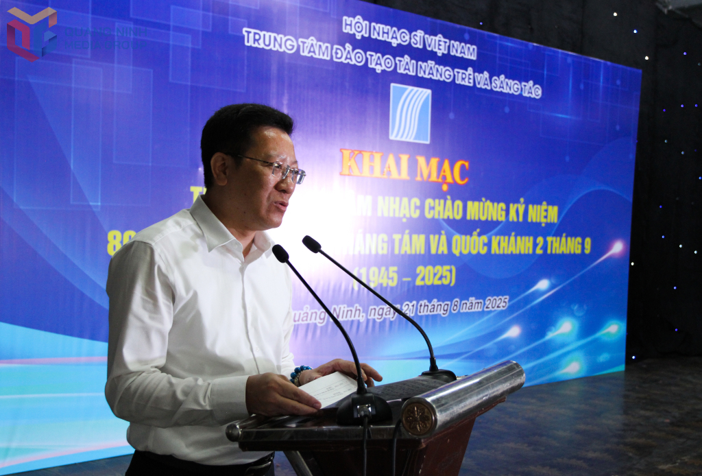Ông Nguyễn Việt Dũng, Giám đốc Sở Văn hoá, Thể thao và Du lịch phát biểu chào mừng.