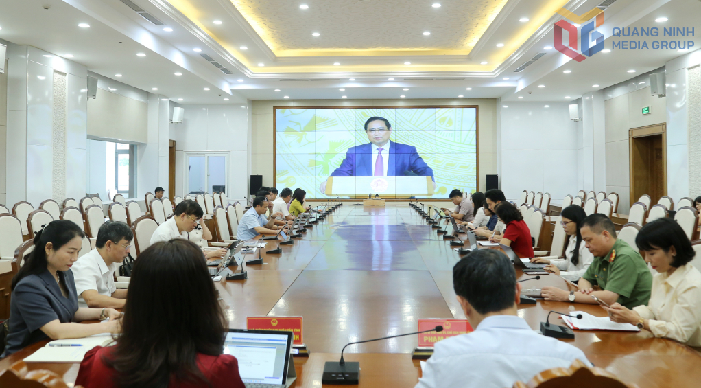 Tỉnh Quảng Ninh tham dự hội nghị toàn quốc tổng kết năm học 2024-2025, triển khai nhiệm vụ năm 2025-2026 qua truyền hình trực tuyến.