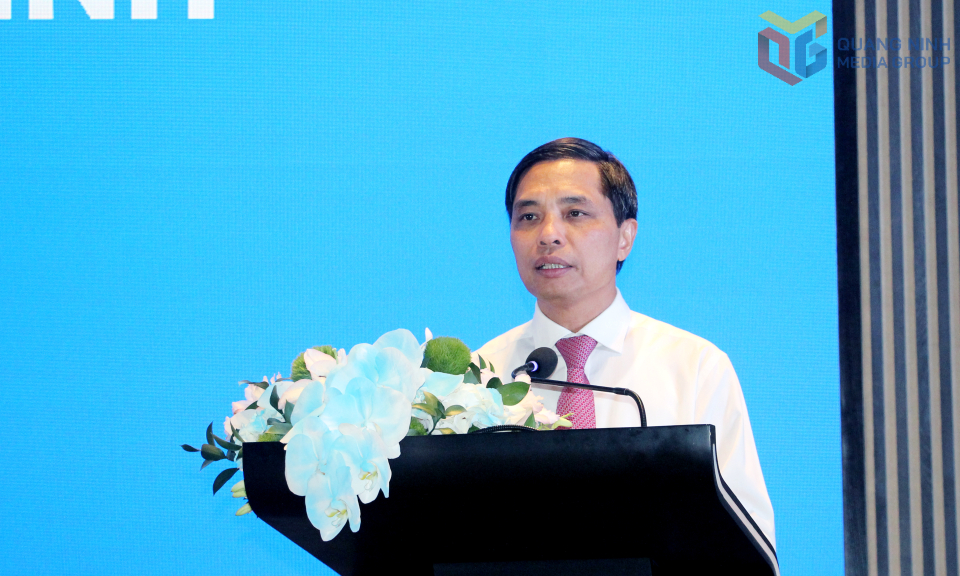 Đồng chí Vũ Văn Diện, Phó Chủ tịch Thường trực UBND tỉnh, phát biểu tại buổi gặp mặt.
