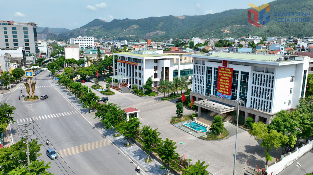 Một góc tuyến phố của phường Cẩm Phả hôm nay.