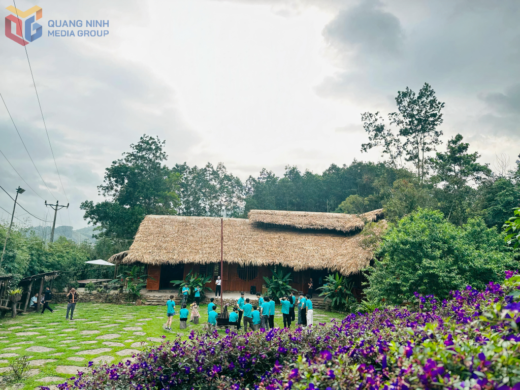 Kỳ Thượng Am Váp Farm (xã Kỳ Thượng) một trong những mô hình du lịch cộng đồng do 2 thanh niên trẻ Lý Tài Ngân và Nguyễn Trung Kiên sáng lập thu hút đông đảo khách du lịch tới trải nghiệm.