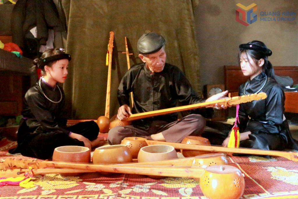 Ảnh với chú thích