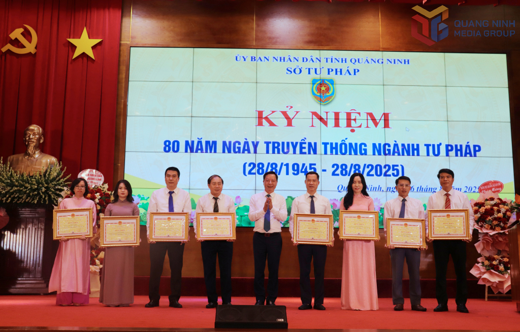 Khen thưởng