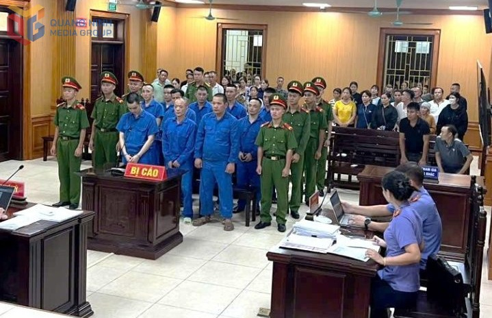 Kiểm sát viên VKSND khu vực 2 thực hành quyền công tố, kiểm sát xét xử tại phiên tòa hình sự về tội phạm ma túy. Ảnh: Đơn vị cung cấp