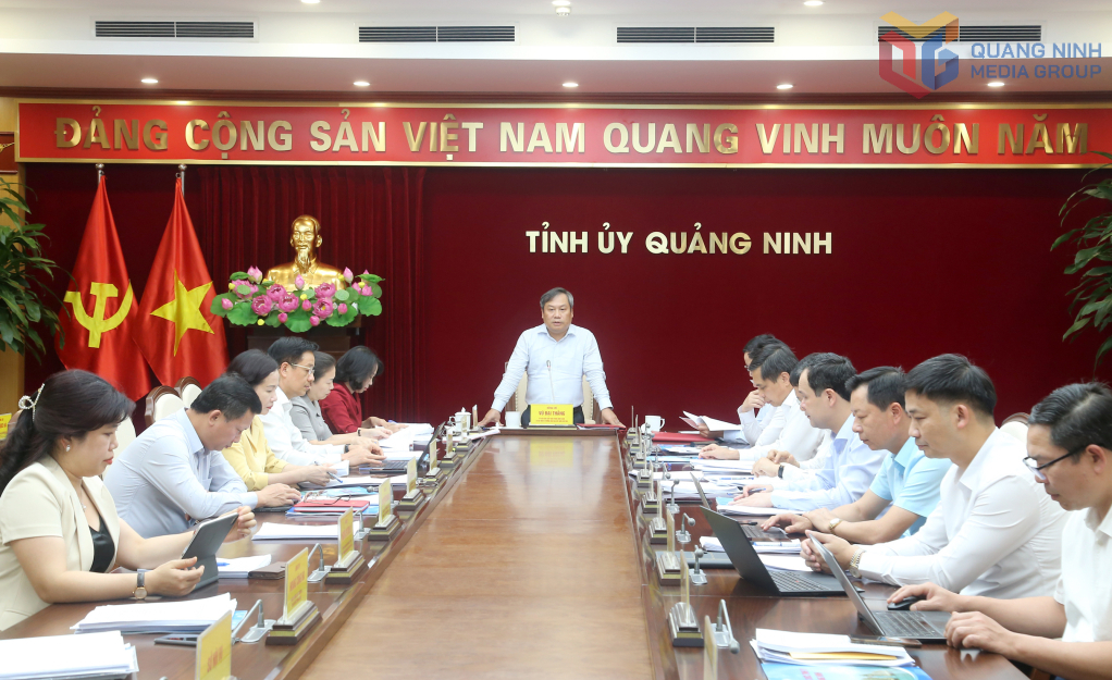 Đồng chí Vũ Đại Thắng, Ủy viên Trung ương Đảng, Bí thư Tỉnh ủy, Trưởng Đoàn ĐBQH tỉnh chủ trì hội nghị BTV Tỉnh ủy.