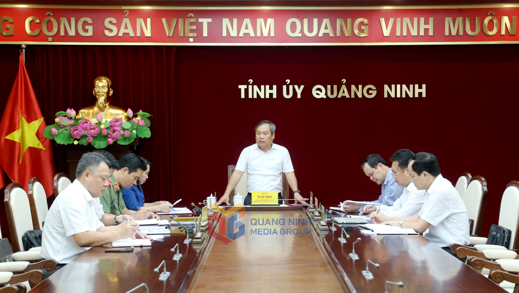 Đồng chí Vũ Đại Thắng, Ủy viên Trung ương Đảng, Bí thư Tỉnh ủy, Trưởng Đoàn ĐBQH tỉnh, Trưởng Ban Chỉ đạo phòng, chống tham nhũng, lãng phí, tiêu cực tỉnh, kết luận hội nghị.