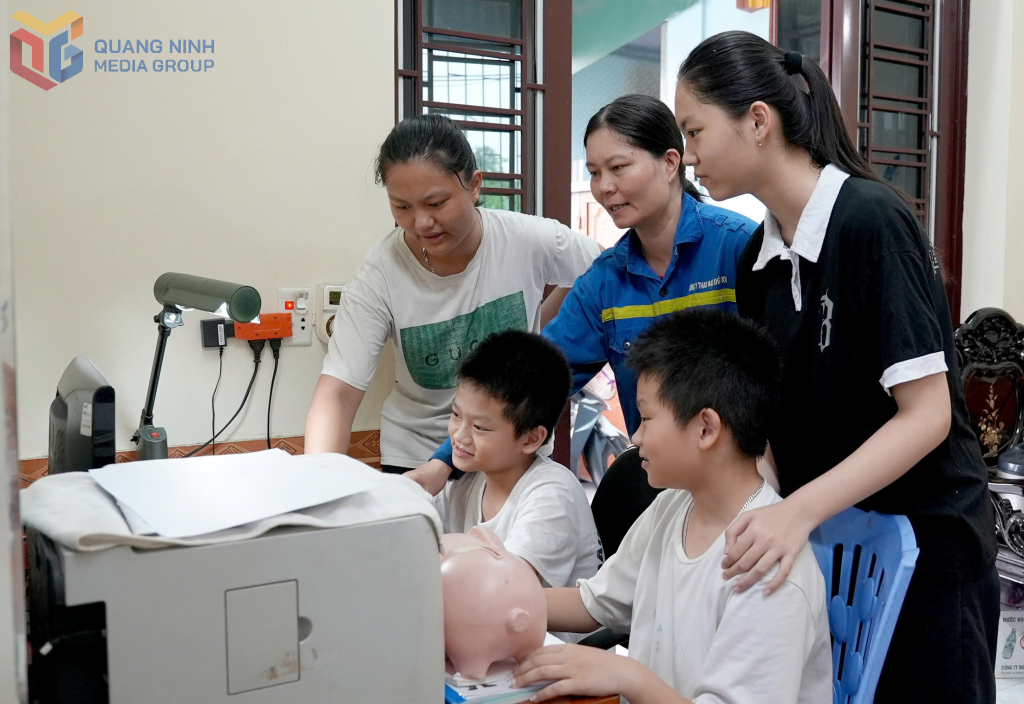 ... và đồng hành cùng các con trong học tập.