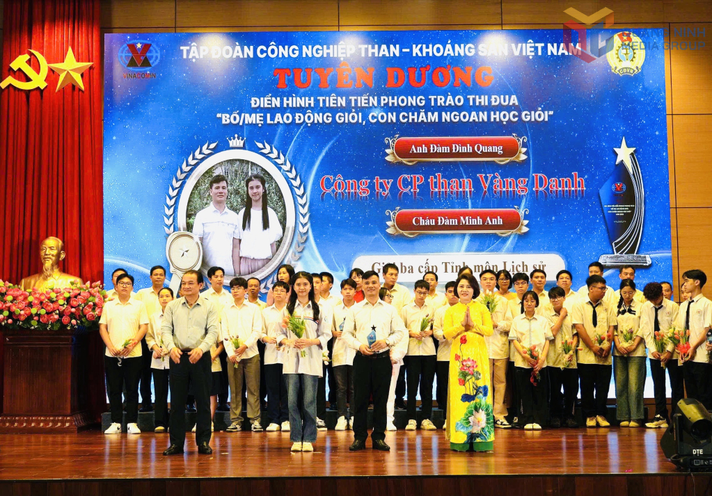 Gia đình anh Đàm Đình Quang được tuyên dương điển hình phong trào  “Bố mẹ lao động giỏi - Con chăm ngoan học giỏi”, ngày 15/8.