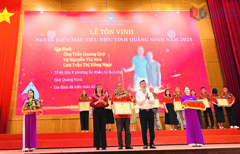 Gia đình hiến máu của ông Trần Quang Quý được tặng bằng khen của UBND tỉnh.