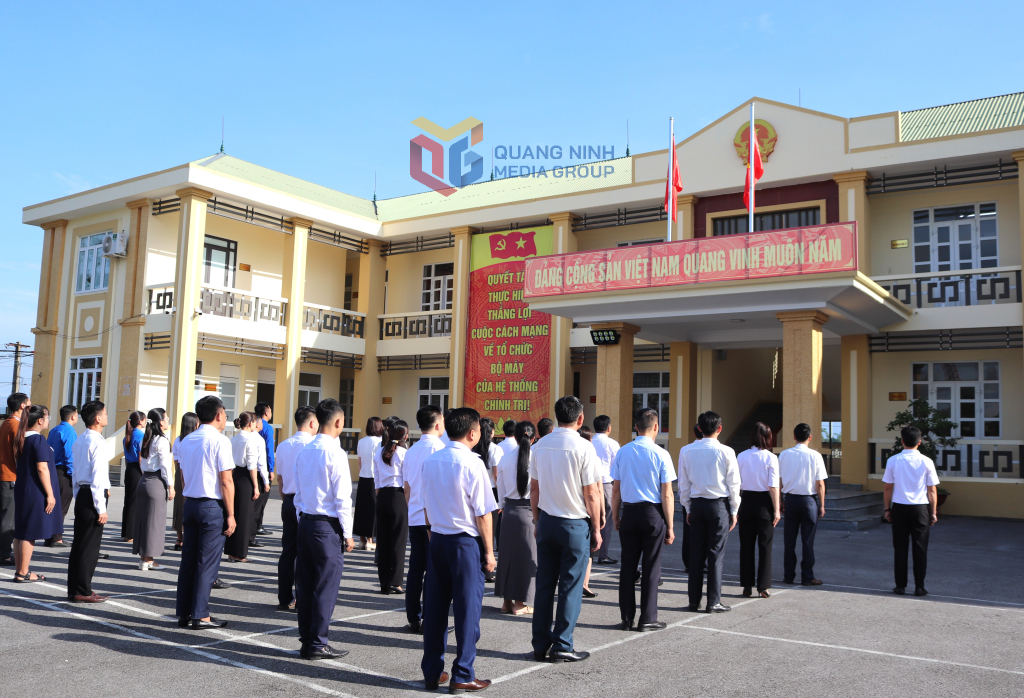 Xã Quảng Tân thực hiện nghi lễ chào cờ đầu tuần