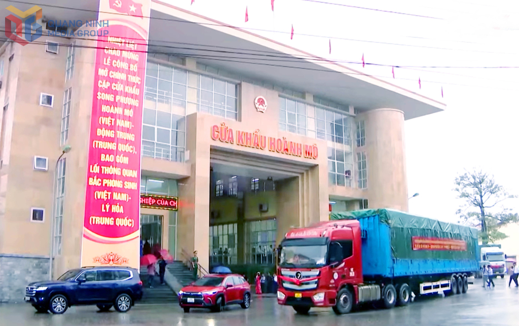 Hoạt động xuất nhập khẩu tại khu vực Cửa khẩu Hoành Mô. 