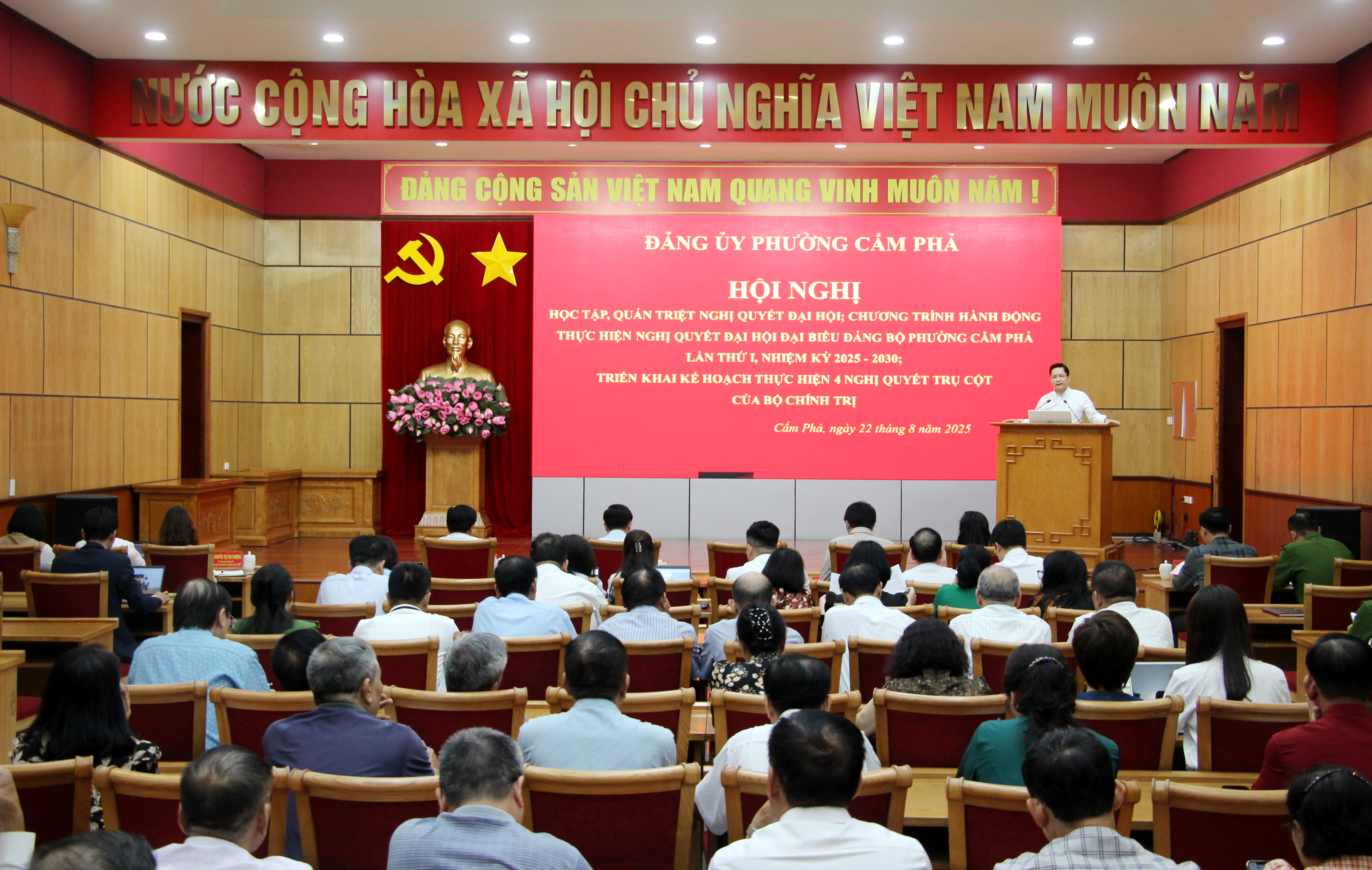 Quang cảnh hội nghị.