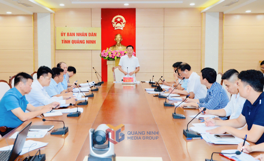 UBND tỉnh họp giải quyết phản ánh, kiến nghị của công dân. Ảnh: Hoàng Nga