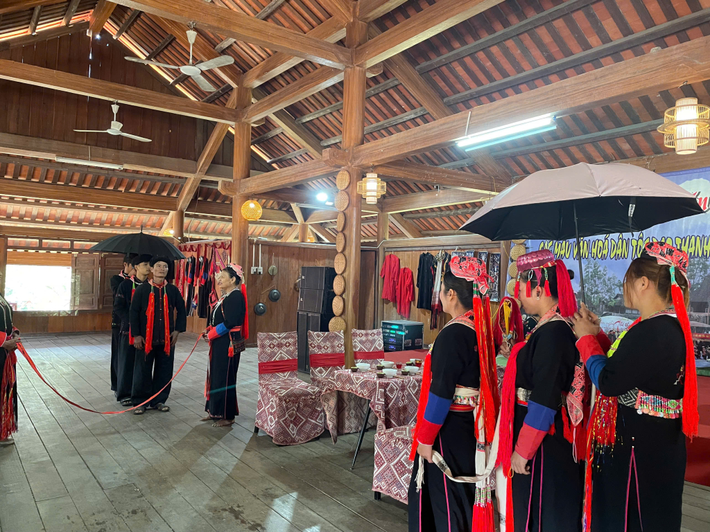 Ảnh với chú thích