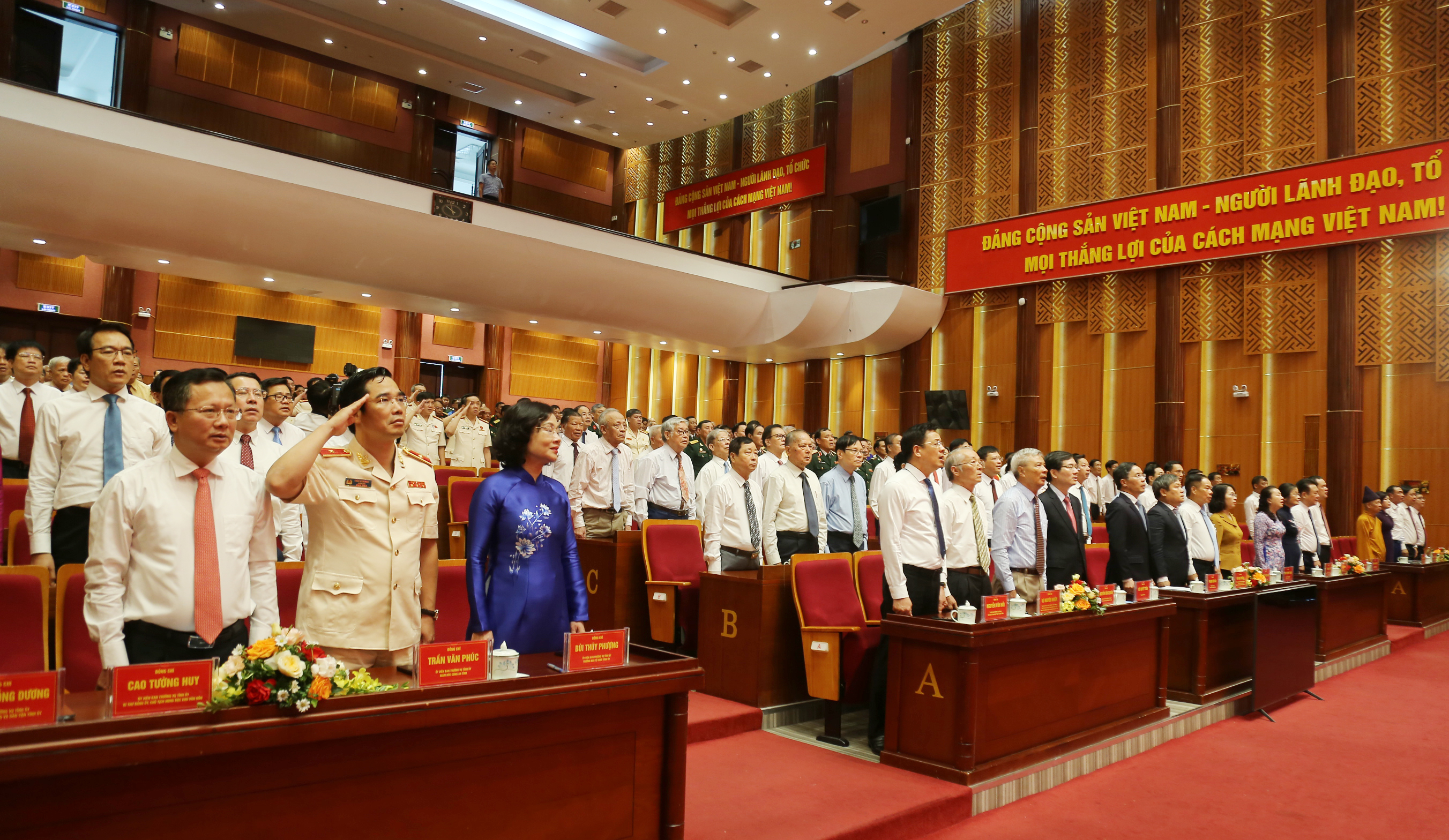 Ảnh với chú thích