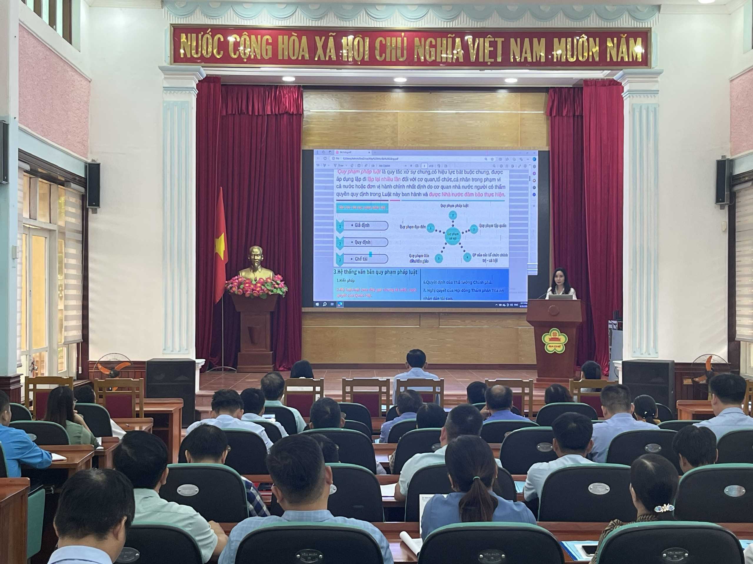 Sở Tư pháp tập huấn chuyên sâu nghiệp vụ xây dựng, kiểm tra, rà soát văn bản quy phạm pháp luật; theo dõi thi hành pháp luật và xử lý vi phạm hành chính. Ảnh sở Tư pháp cung cấp