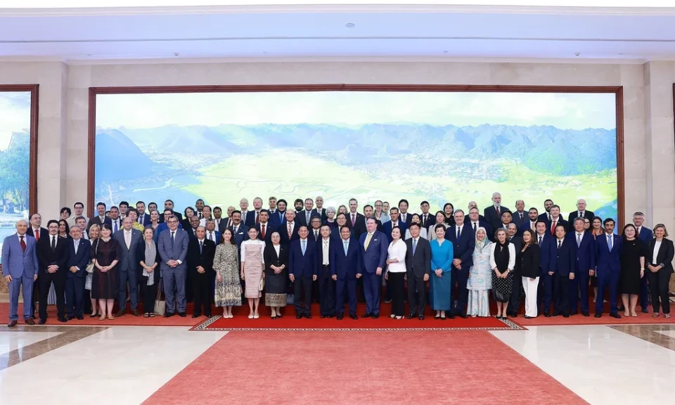 PM updates Diplomatic Corps on local governance reform