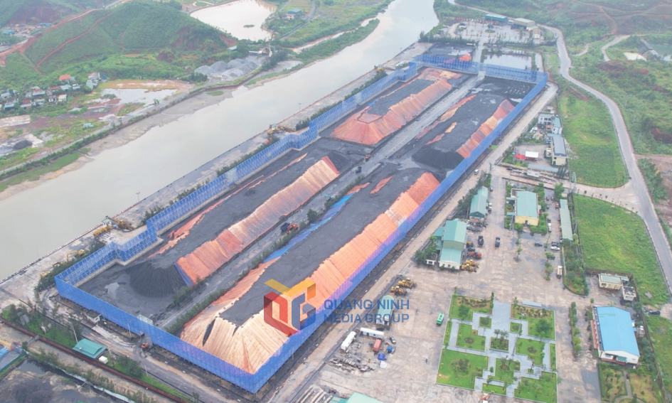 Công ty Tuyển than Hòn Gai gắn biển công trình Hệ thống xử lý bụi