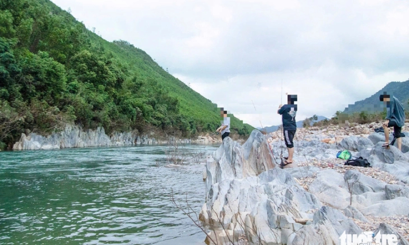 Hai sinh viên mất tích khi tắm suối ở Đà Nẵng