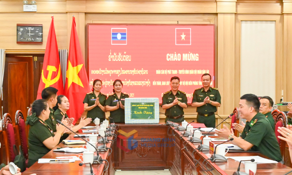 Đoàn cán bộ Phát thanh truyền hình Quân đội nhân dân Lào tìm hiểu thực tế tại Quảng Ninh