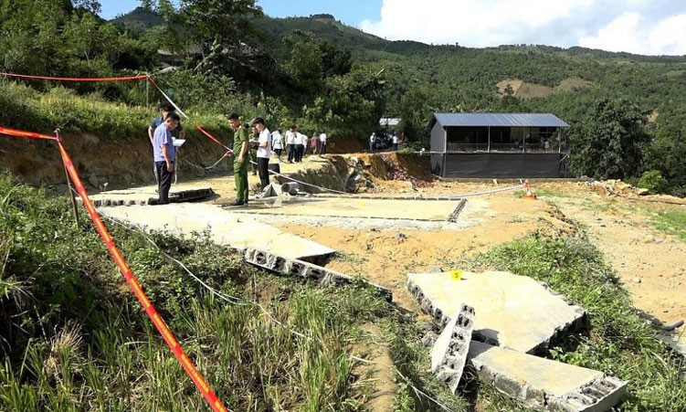 Sập tường bể chứa nước ở Lào Cai khiến 2 người tử vong