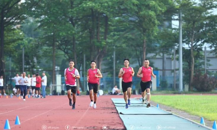 Một trọng tài V.League nhập viện cấp cứu khi tham gia kiểm tra thể lực
