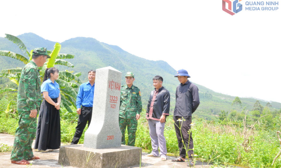 Thắm tình quân dân nơi biên giới Hoành Mô