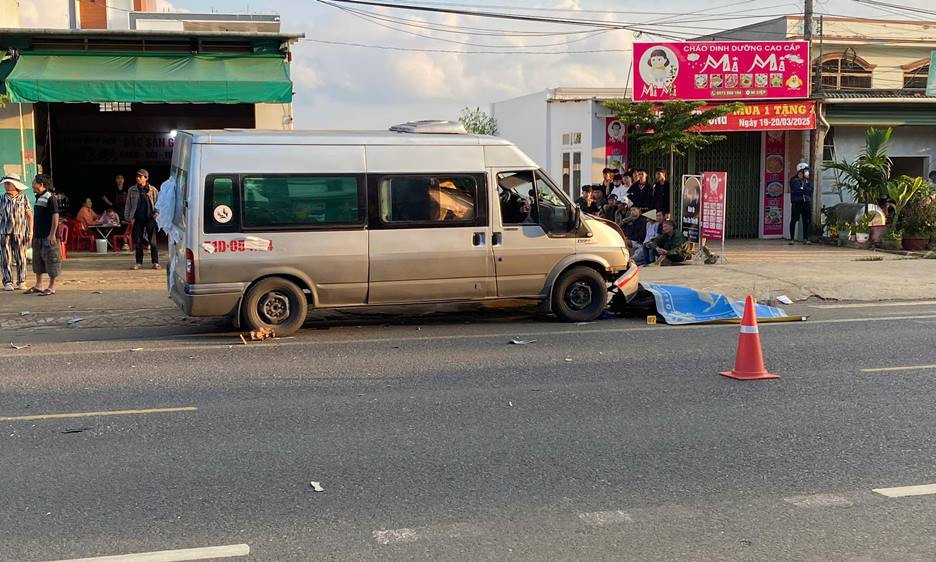Xe khách tông xe máy trên Quốc lộ 20, người đàn ông tử vong tại chỗ