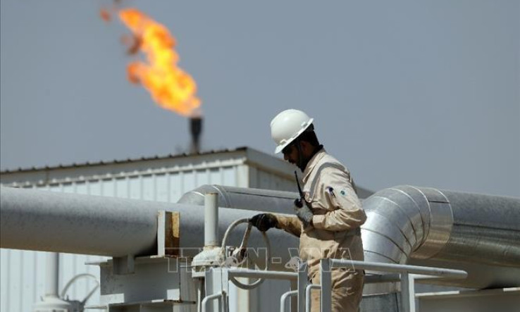 OPEC+ nhất trí duy trì tăng sản lượng dầu mỏ