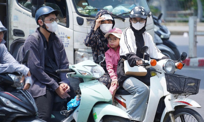 Chiều nay khí áp xuống rất thấp, cảm giác ngột ngạt đỉnh điểm