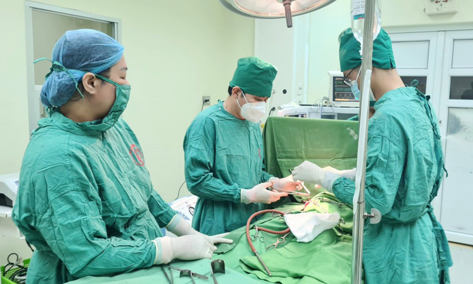 Cứu sống bé trai 4 tuổi bị tai nạn giao thông nghiêm trọng
