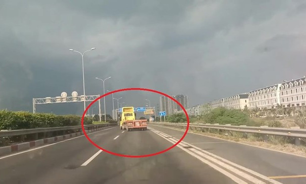 Tài xế xe đầu kéo khai lạng lách trên cao tốc để khuây khỏa vì buồn chuyện gia đình