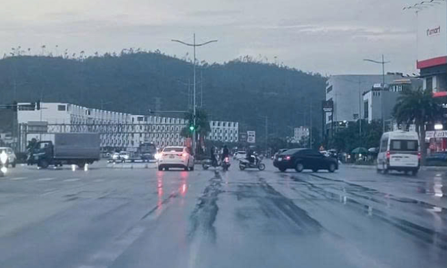 Rà soát, điều chỉnh để khắc phục tồn tại của hệ thống đèn tín hiệu giao thông tại ngã tư Ao cá